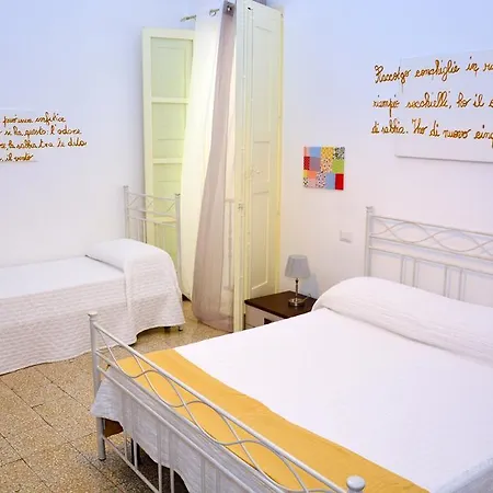 Dimora Corte Consiglio فندق مبيت وإفطار غالّيبولي